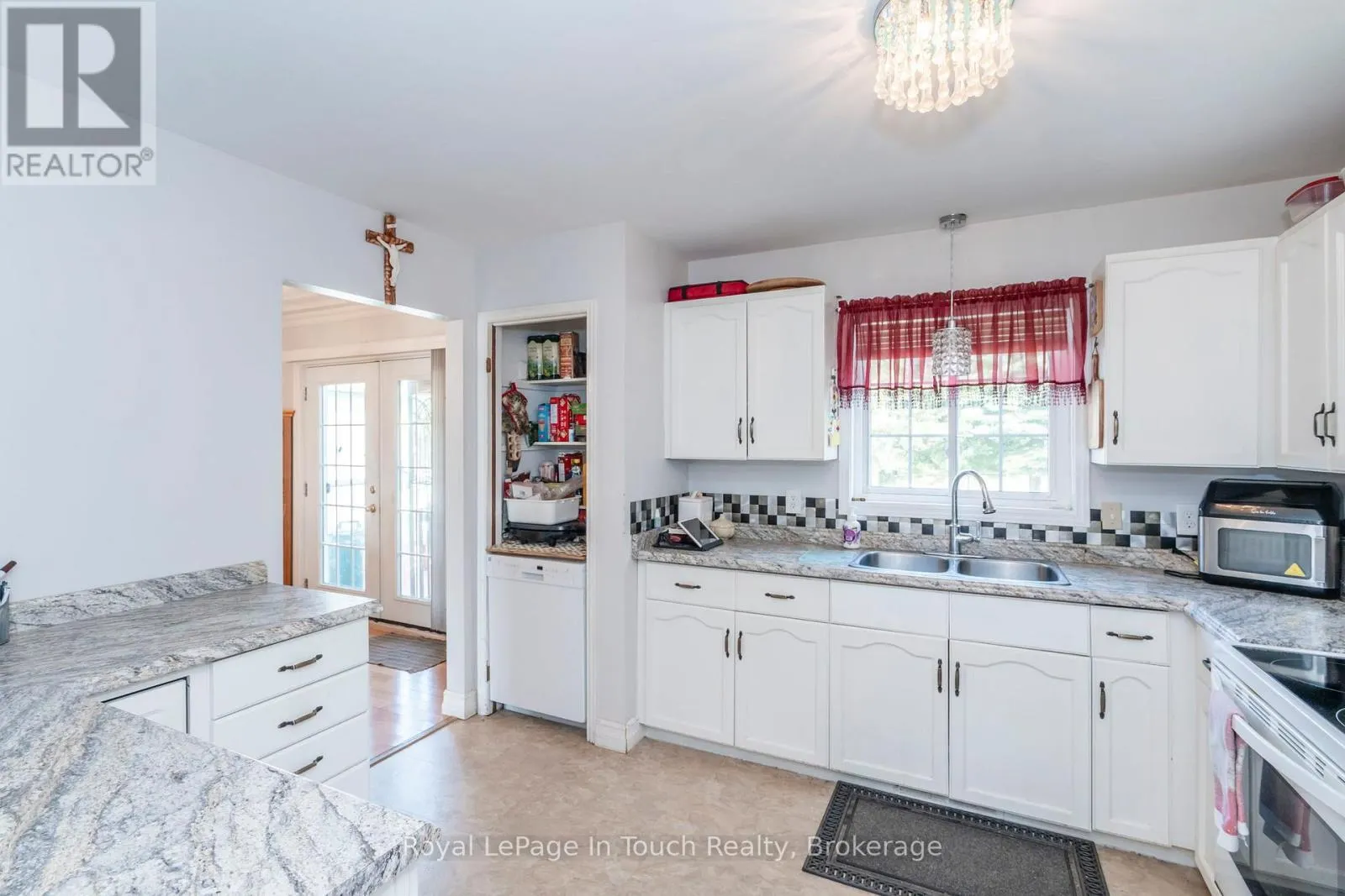 32 BRIDLE ROAD