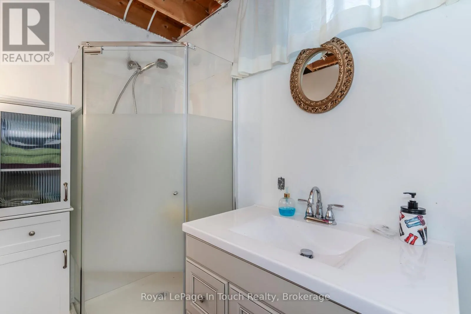 32 BRIDLE ROAD
