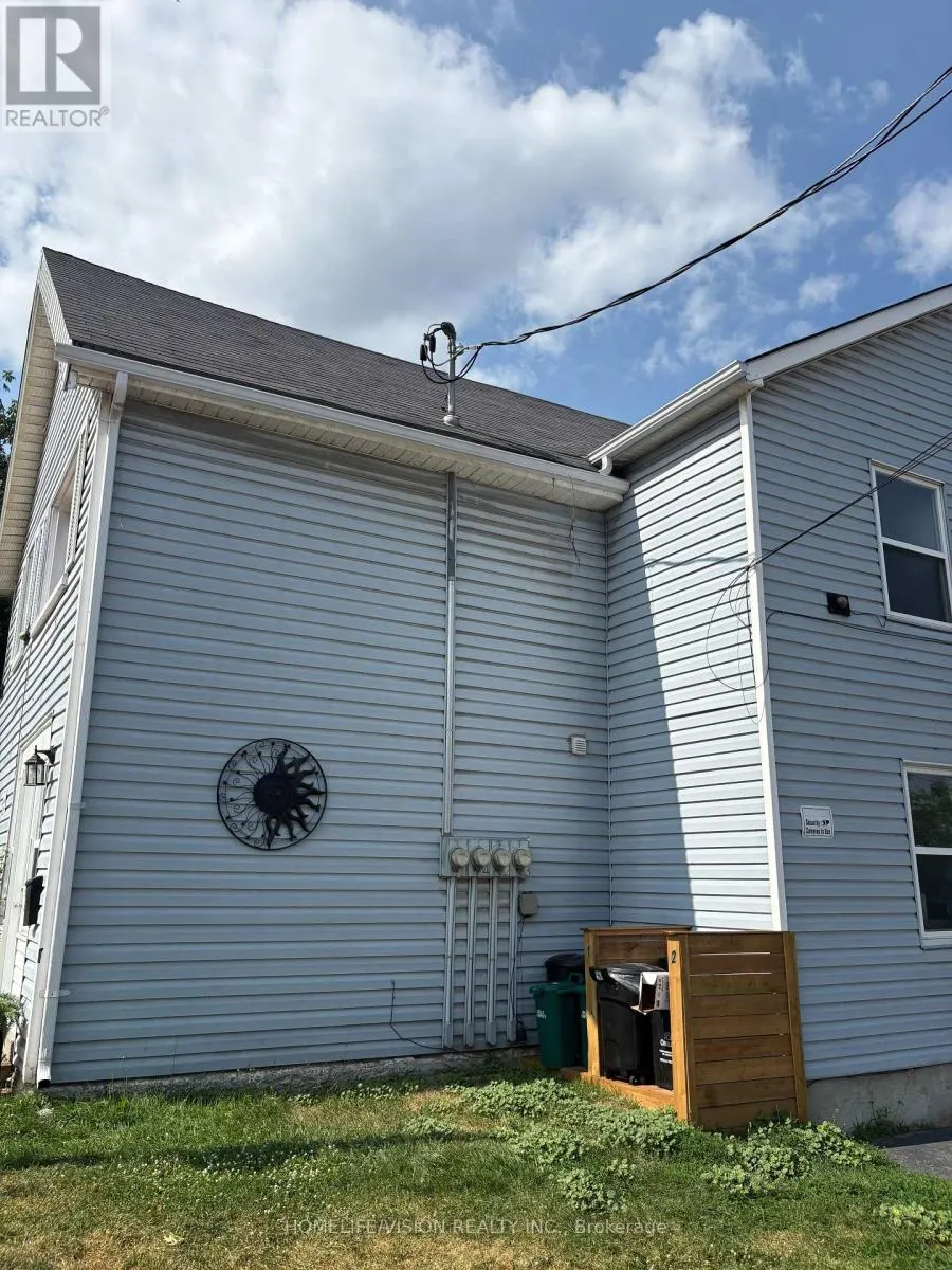 78 FRONT STREET S