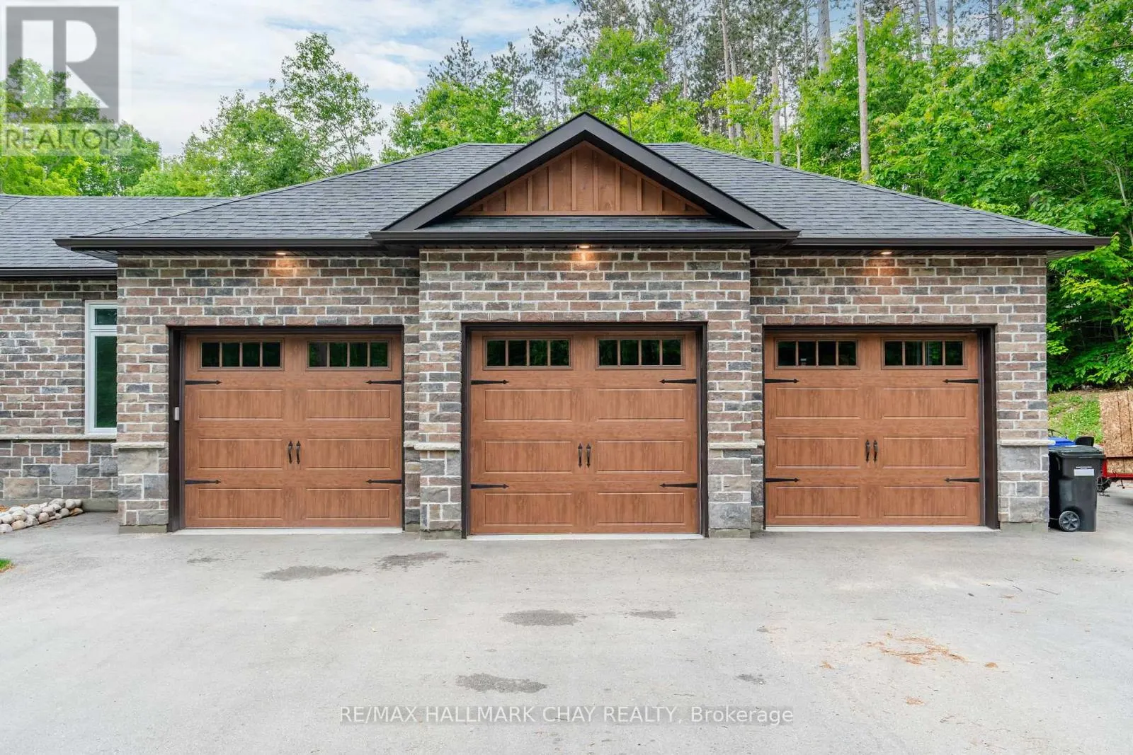 2 TIMBERLAND COURT S