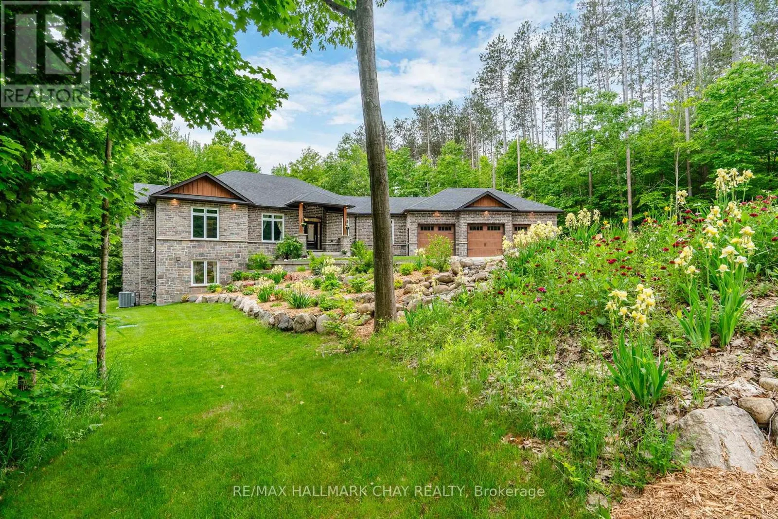 2 TIMBERLAND COURT S