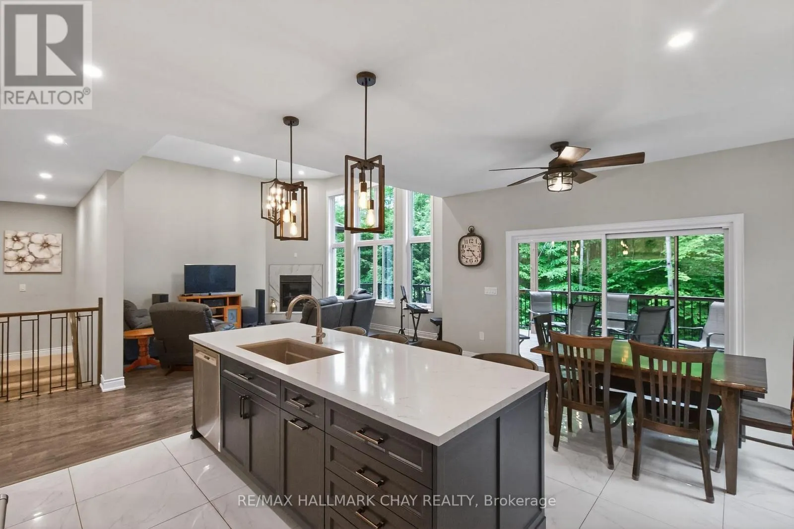 2 TIMBERLAND COURT S