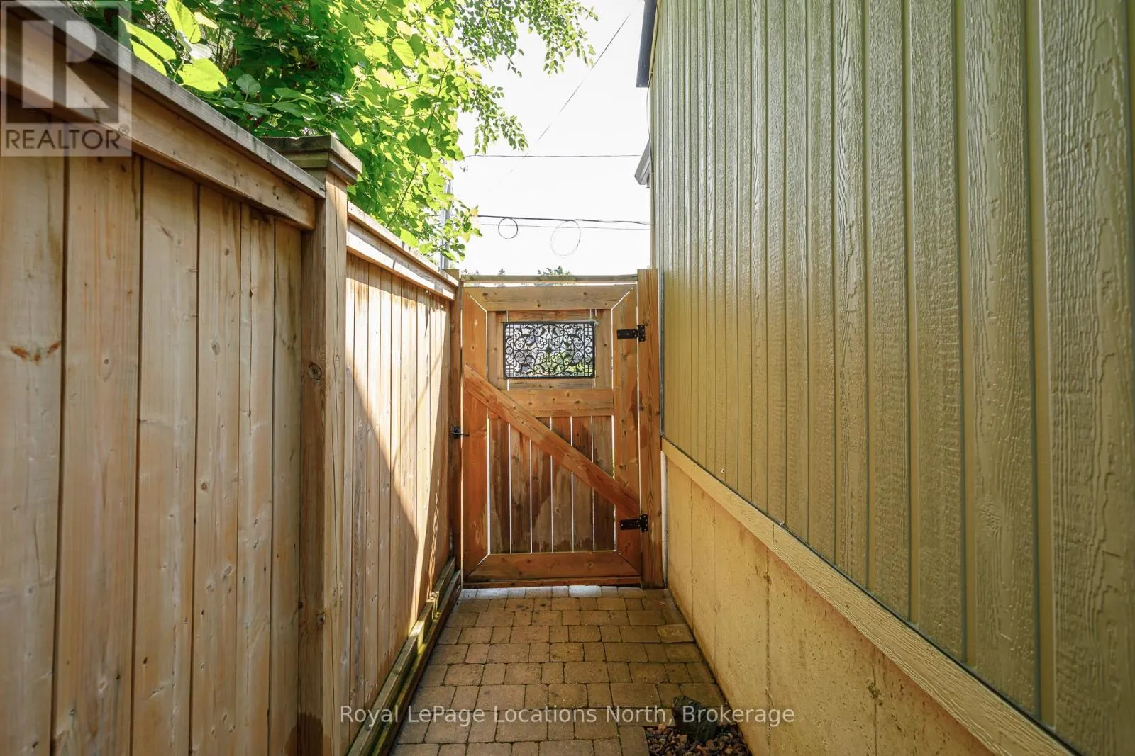 434 OAK STREET