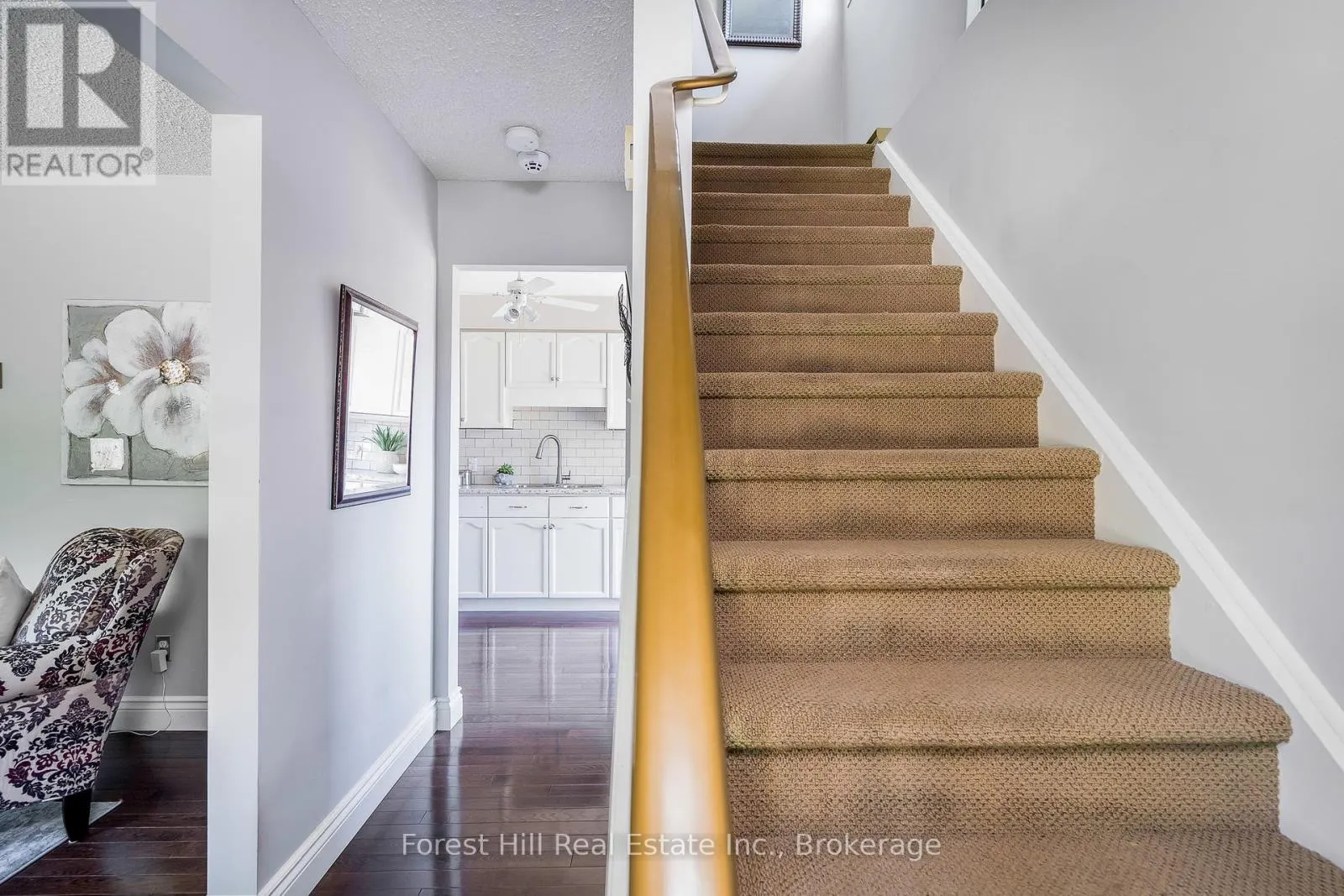 10 LESLIE DRIVE