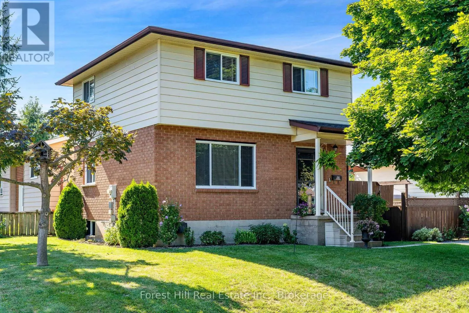 10 LESLIE DRIVE