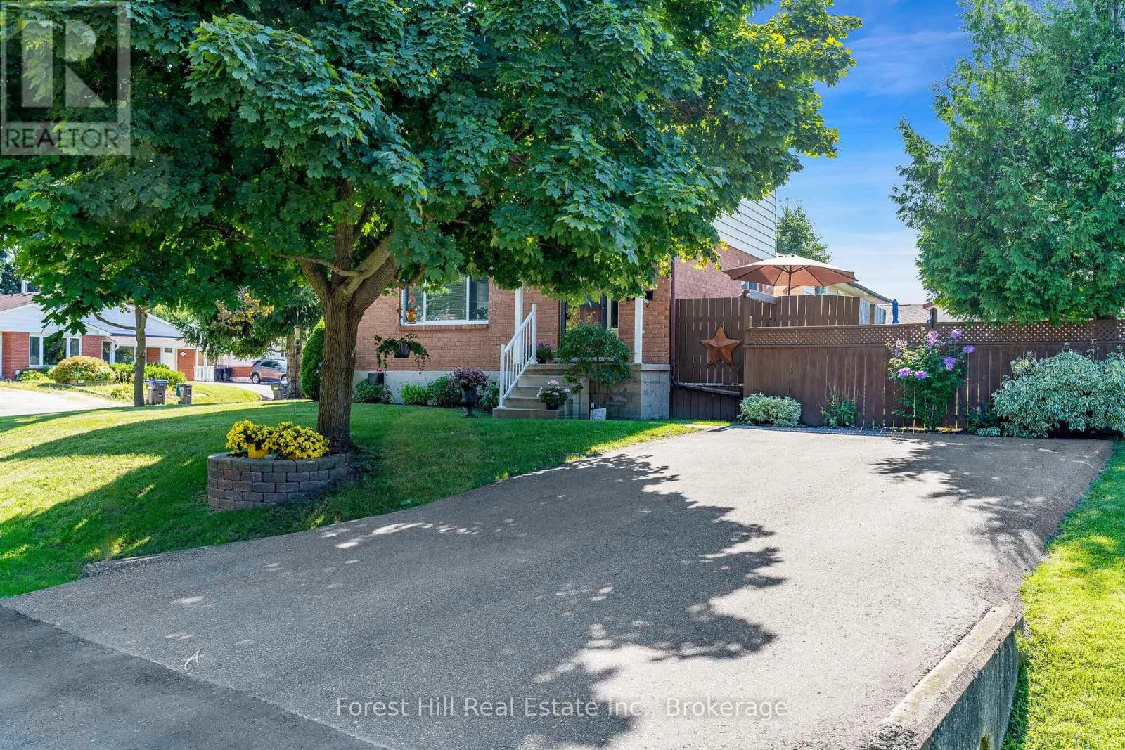 10 LESLIE DRIVE