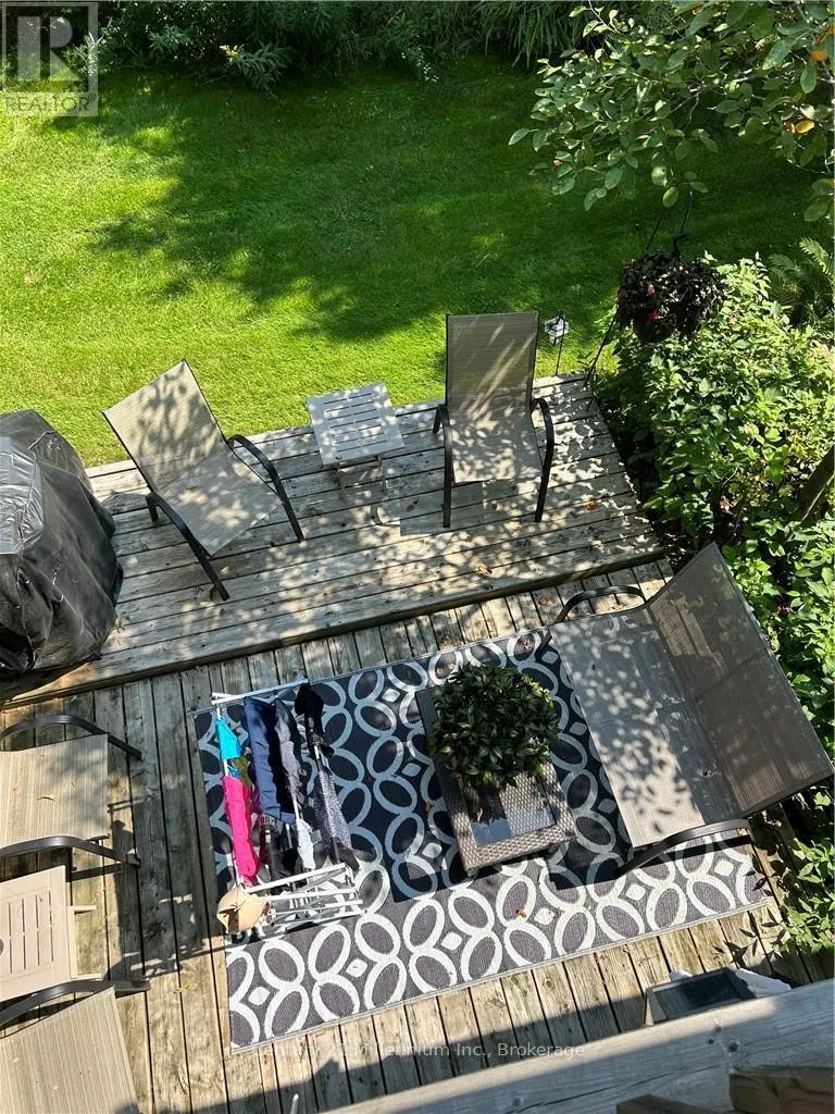 185 ESCARPMENT CRESCENT
