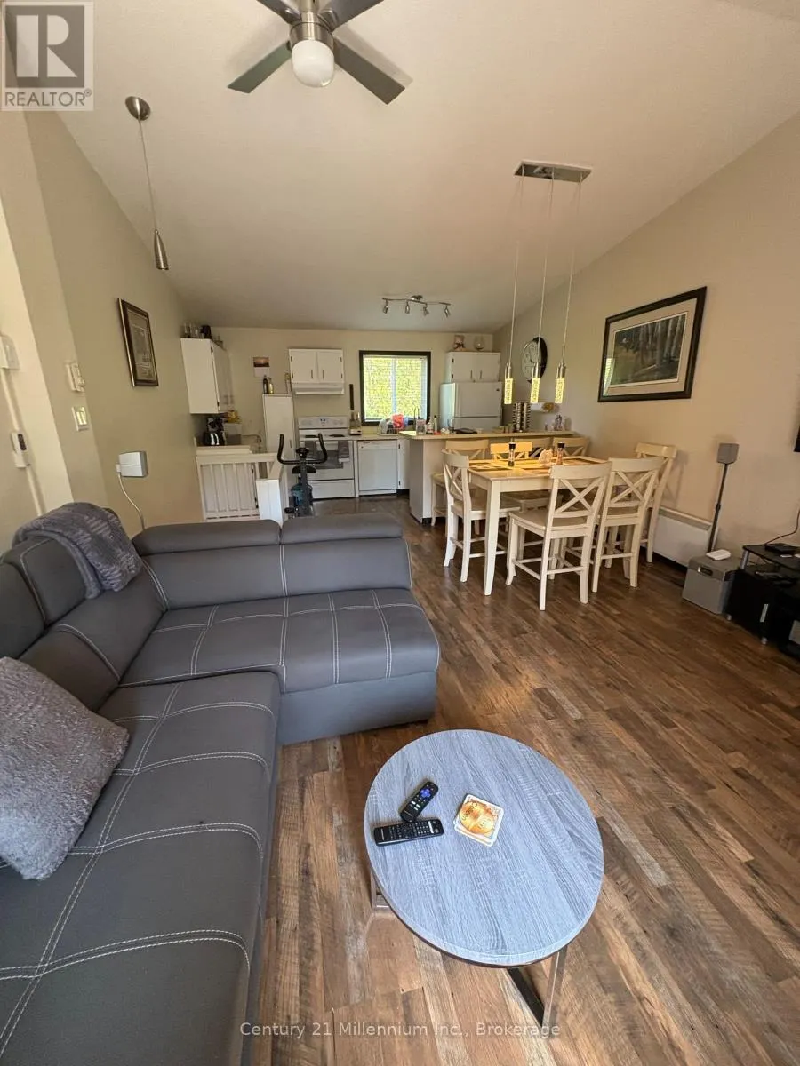 185 ESCARPMENT CRESCENT