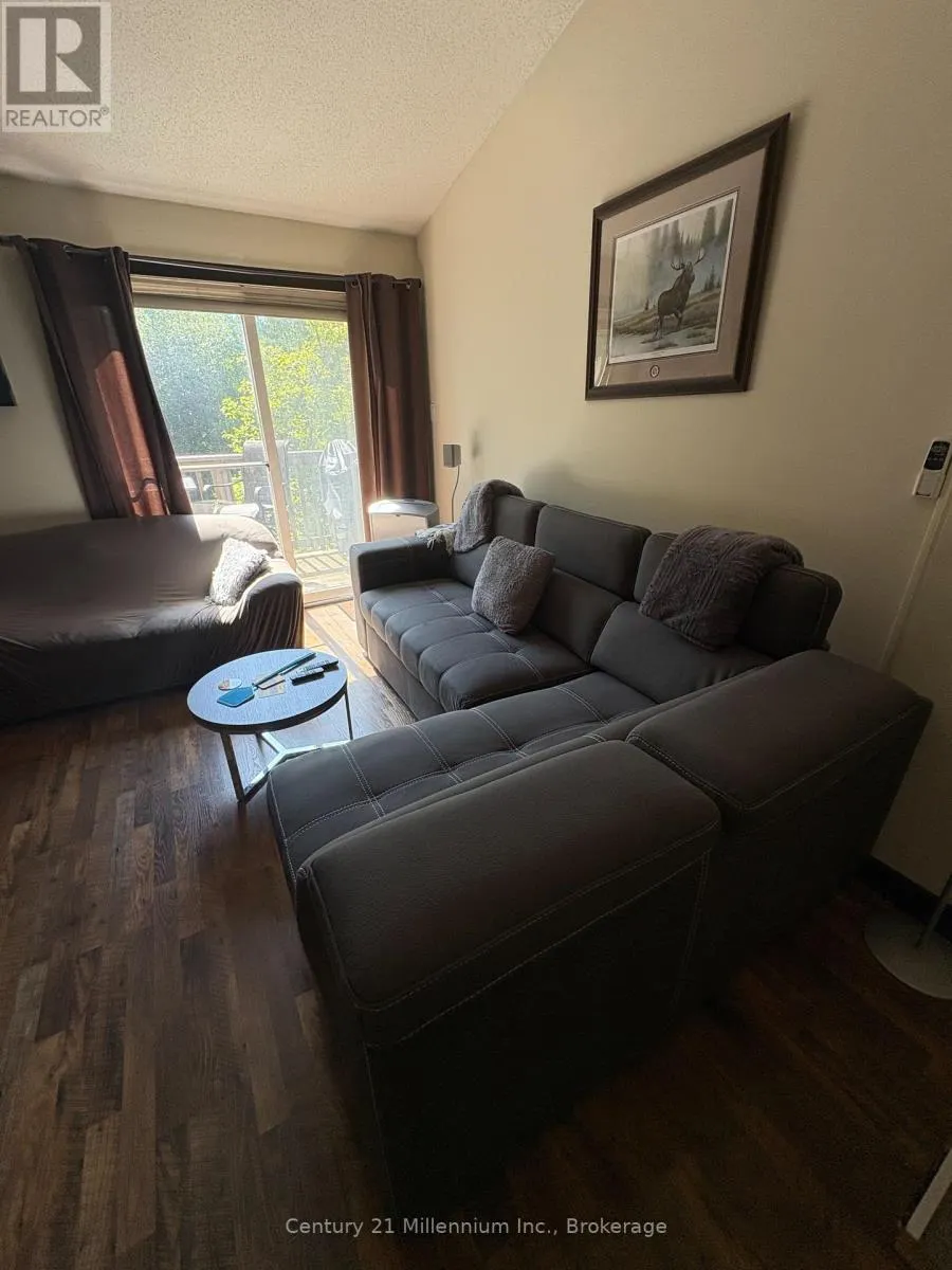 185 ESCARPMENT CRESCENT