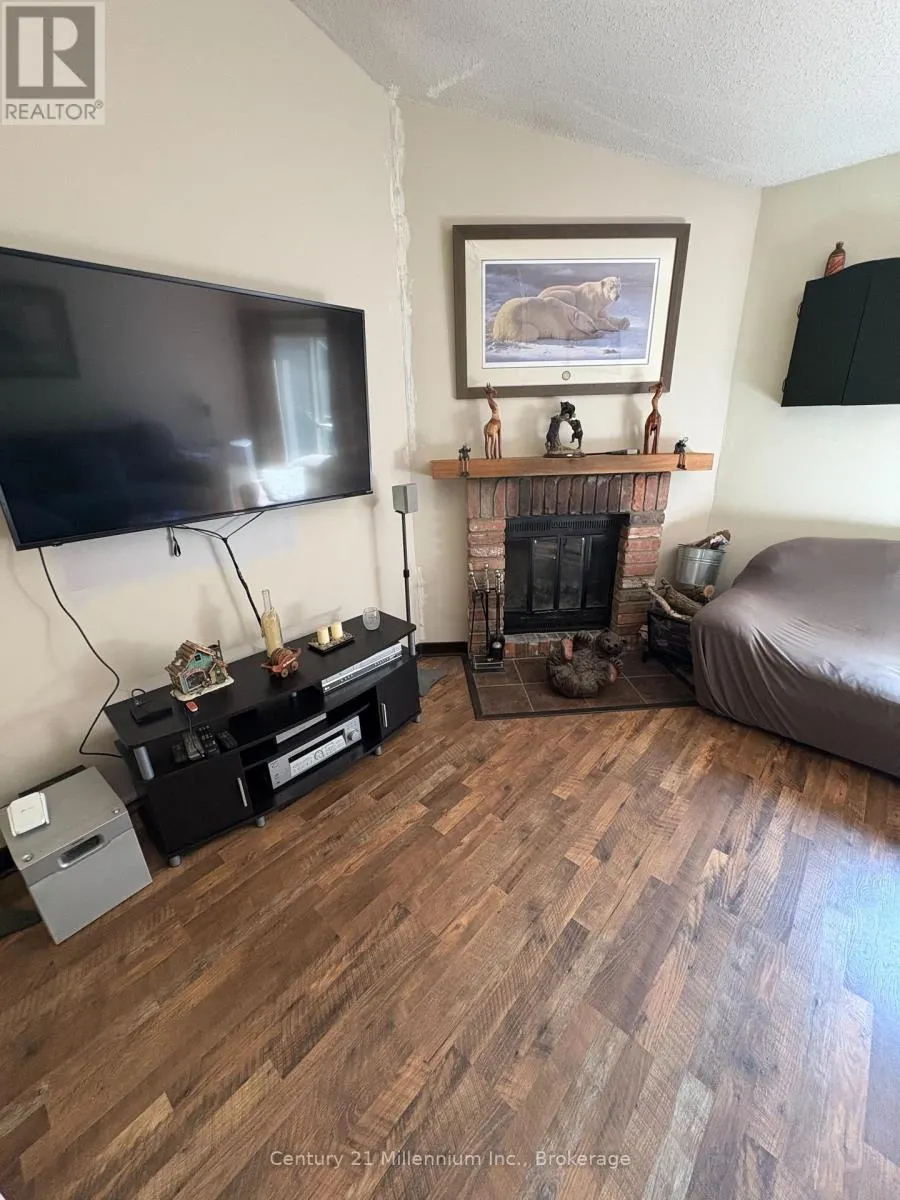 185 ESCARPMENT CRESCENT