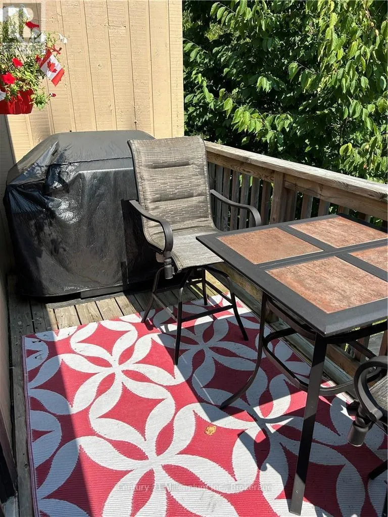 185 ESCARPMENT CRESCENT
