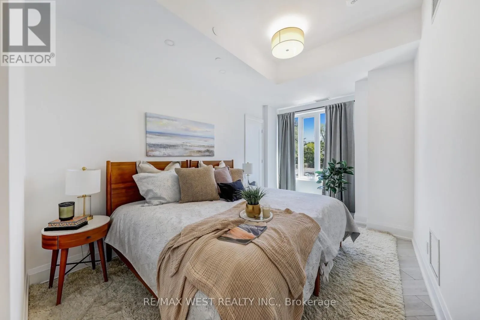 211 - 1 HUME STREET