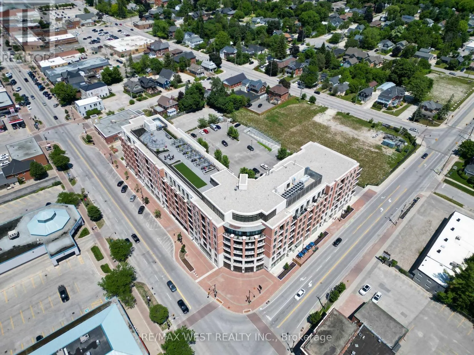211 - 1 HUME STREET