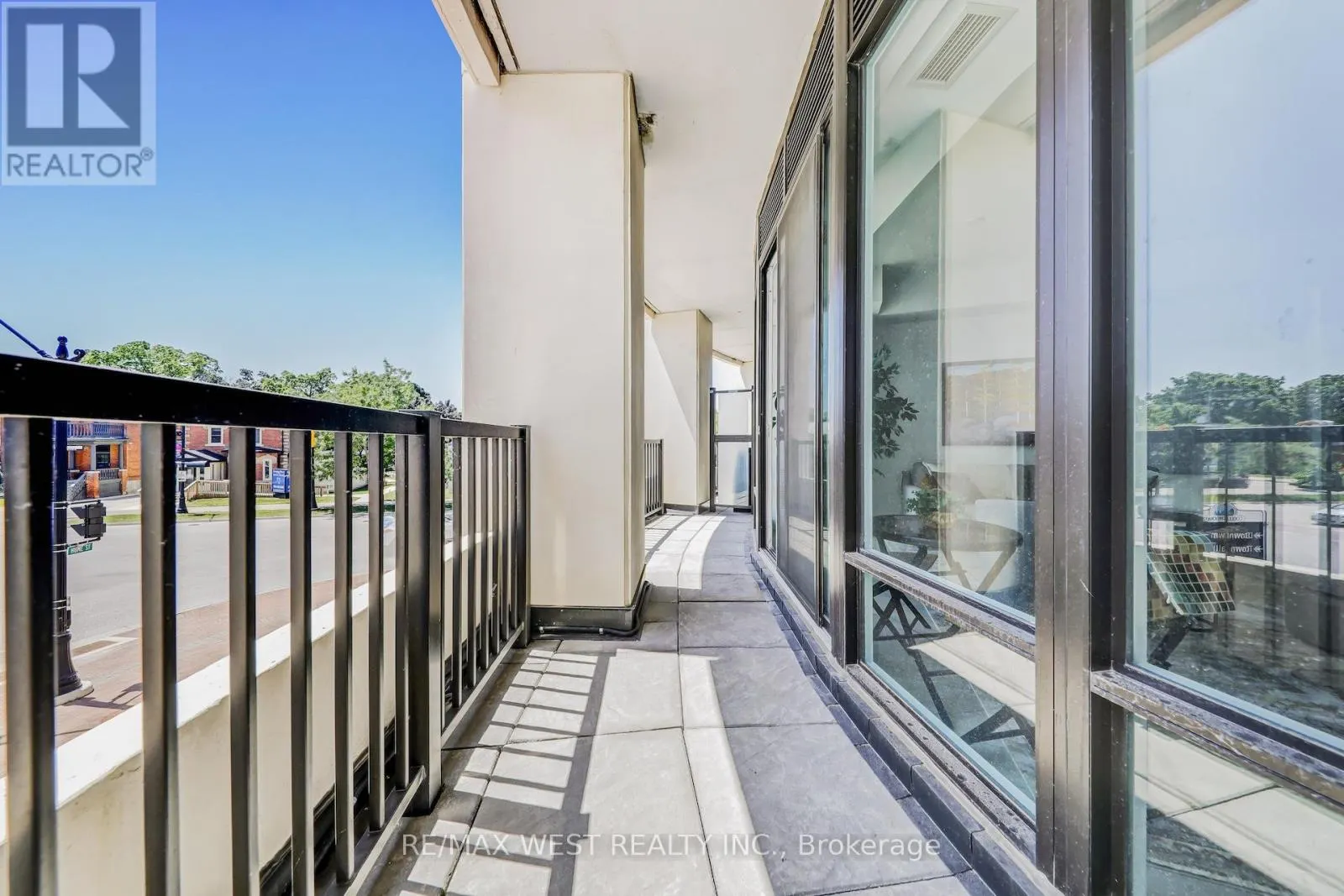 211 - 1 HUME STREET
