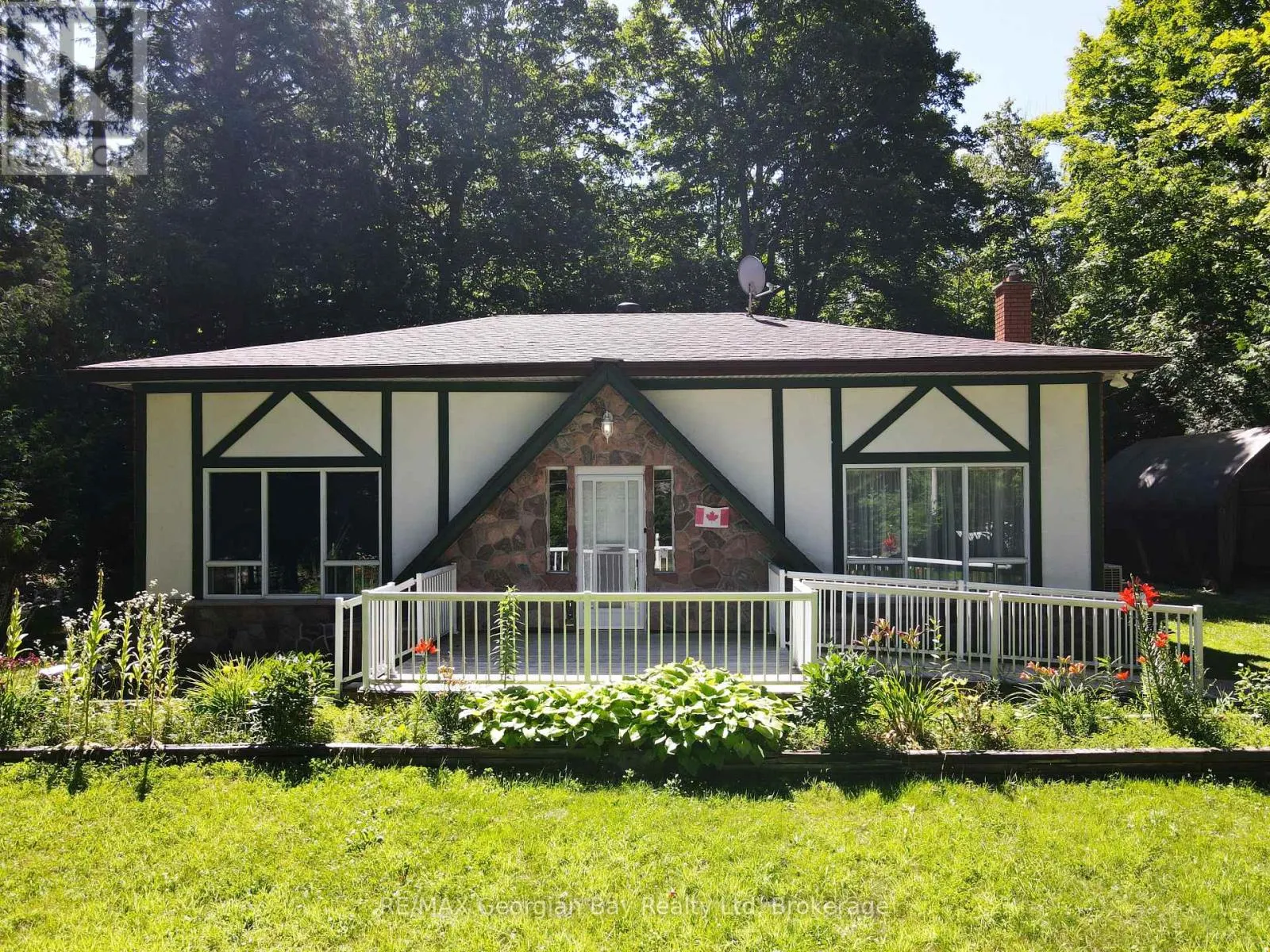 2284 CHAMPLAIN ROAD