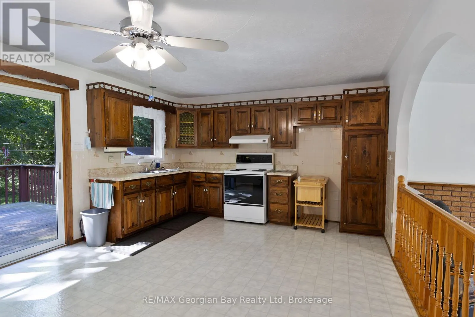 2284 CHAMPLAIN ROAD