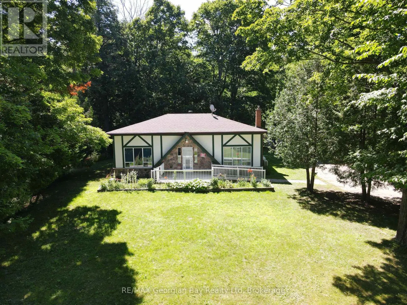 2284 CHAMPLAIN ROAD