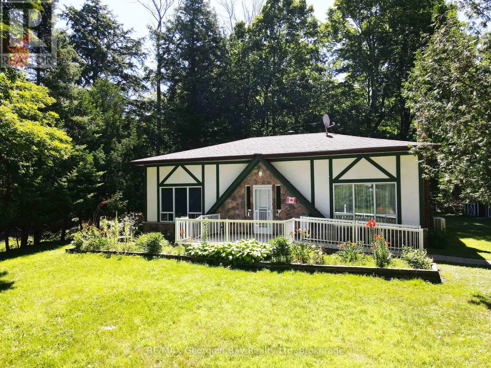 2284 CHAMPLAIN ROAD
