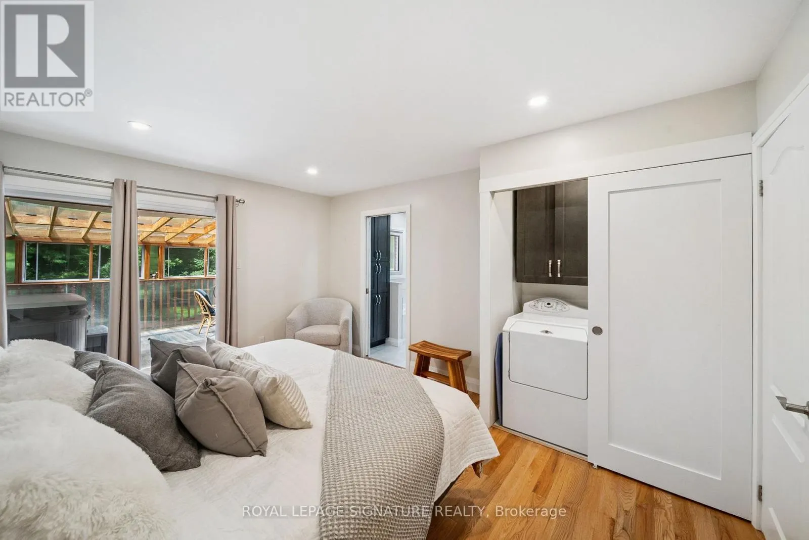 470 PARKVIEW COURT
