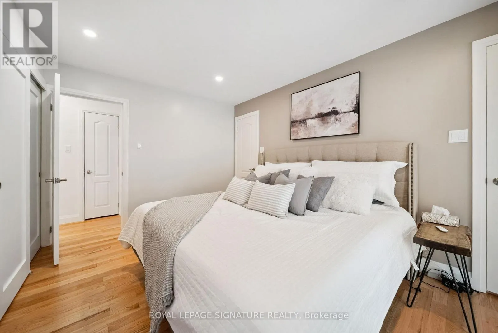 470 PARKVIEW COURT