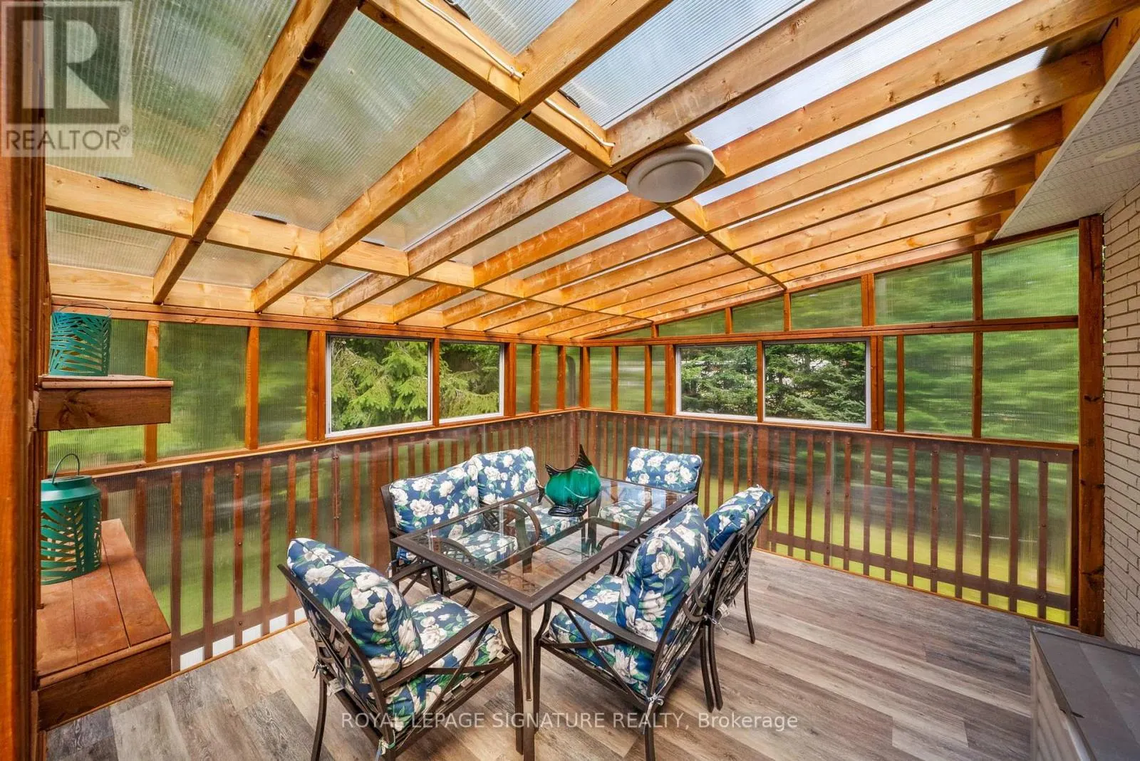 470 PARKVIEW COURT