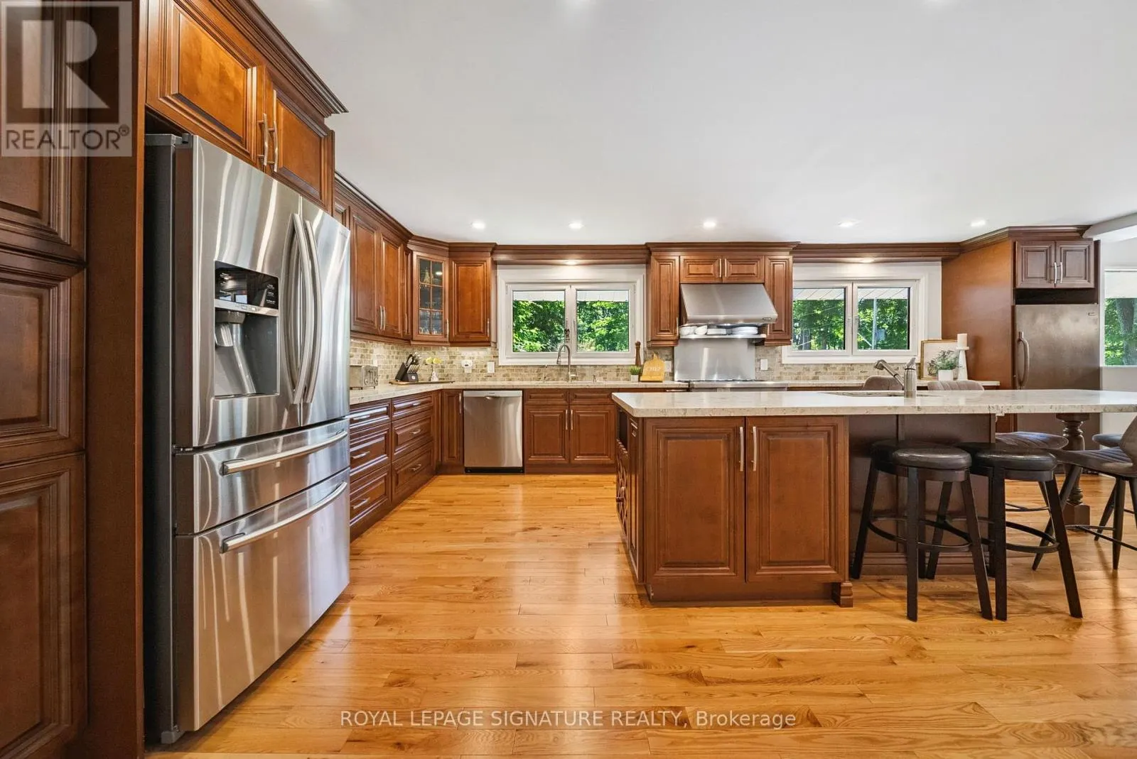 470 PARKVIEW COURT