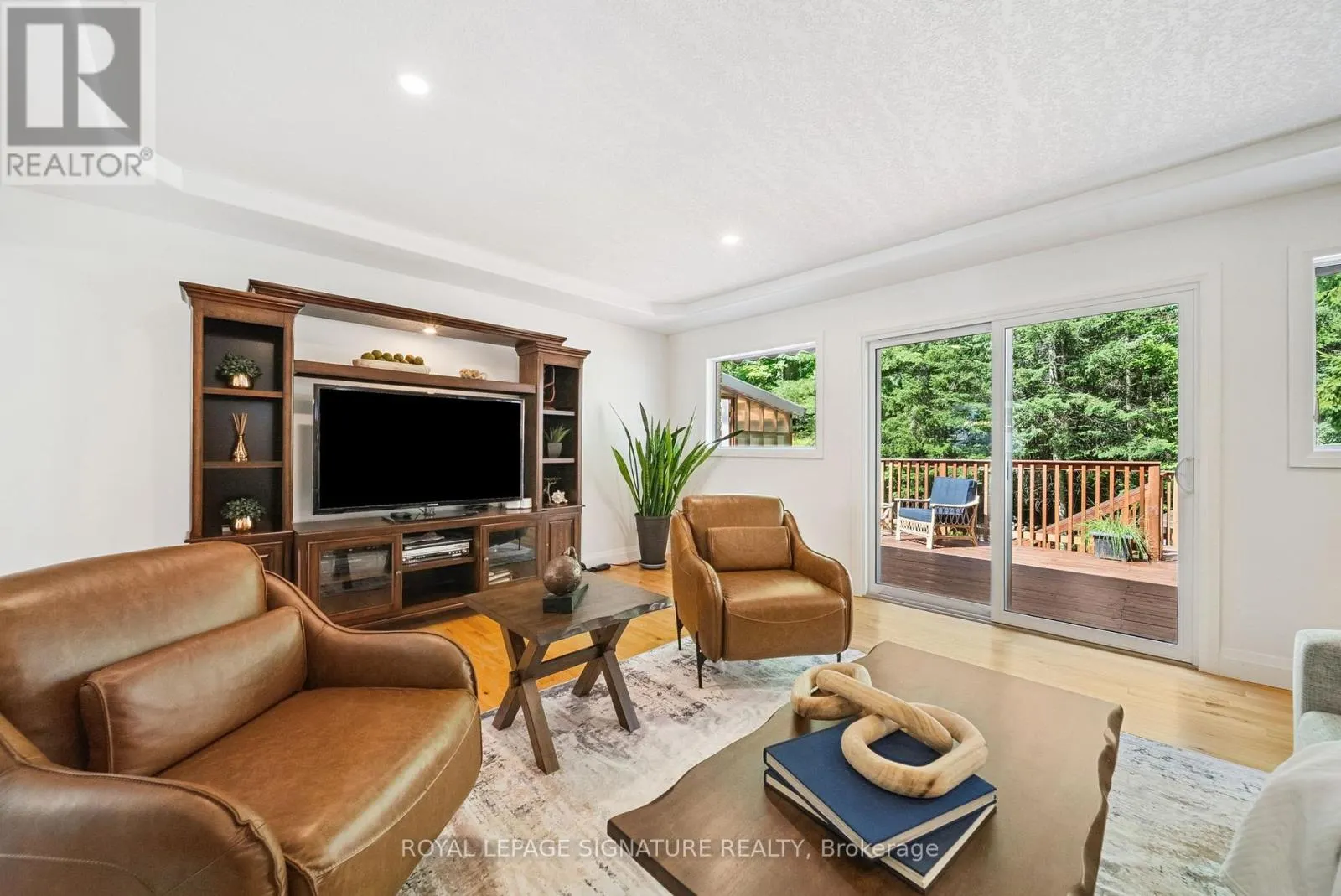 470 PARKVIEW COURT