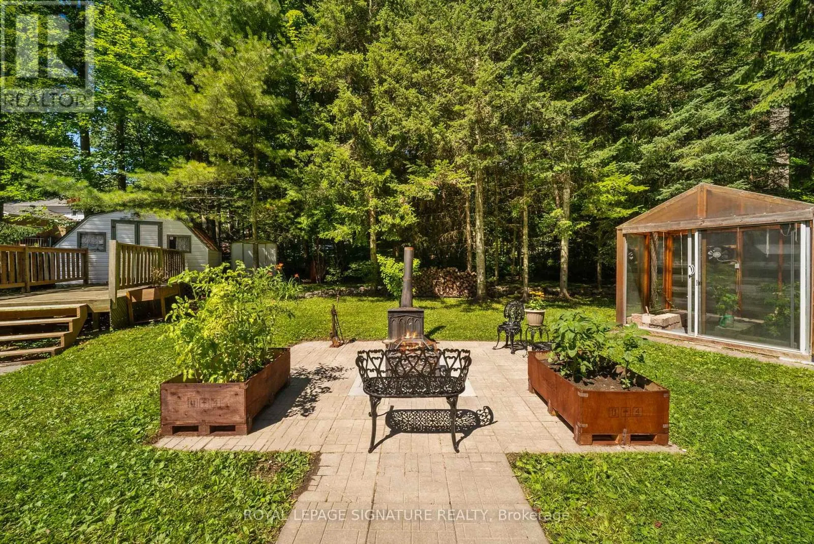 470 PARKVIEW COURT