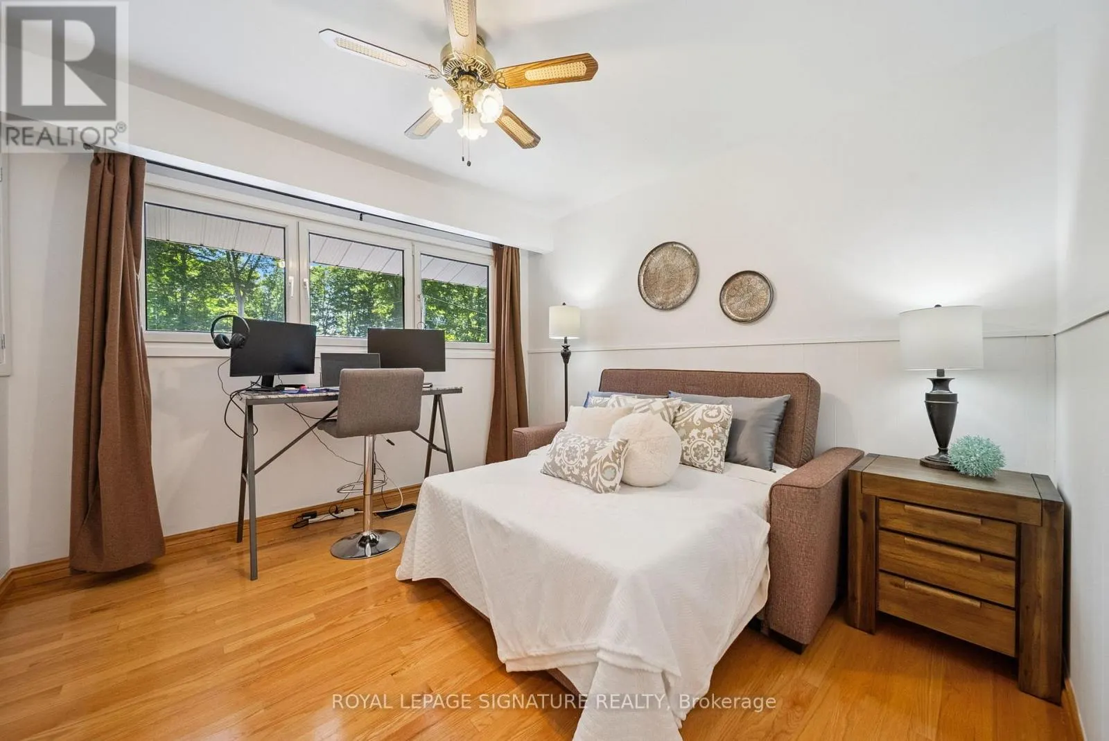 470 PARKVIEW COURT