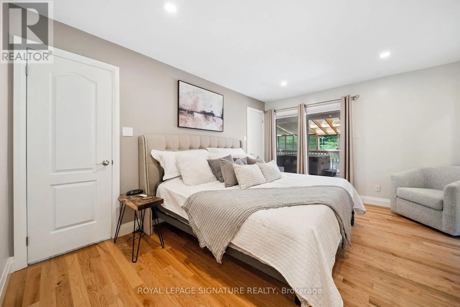 470 PARKVIEW COURT