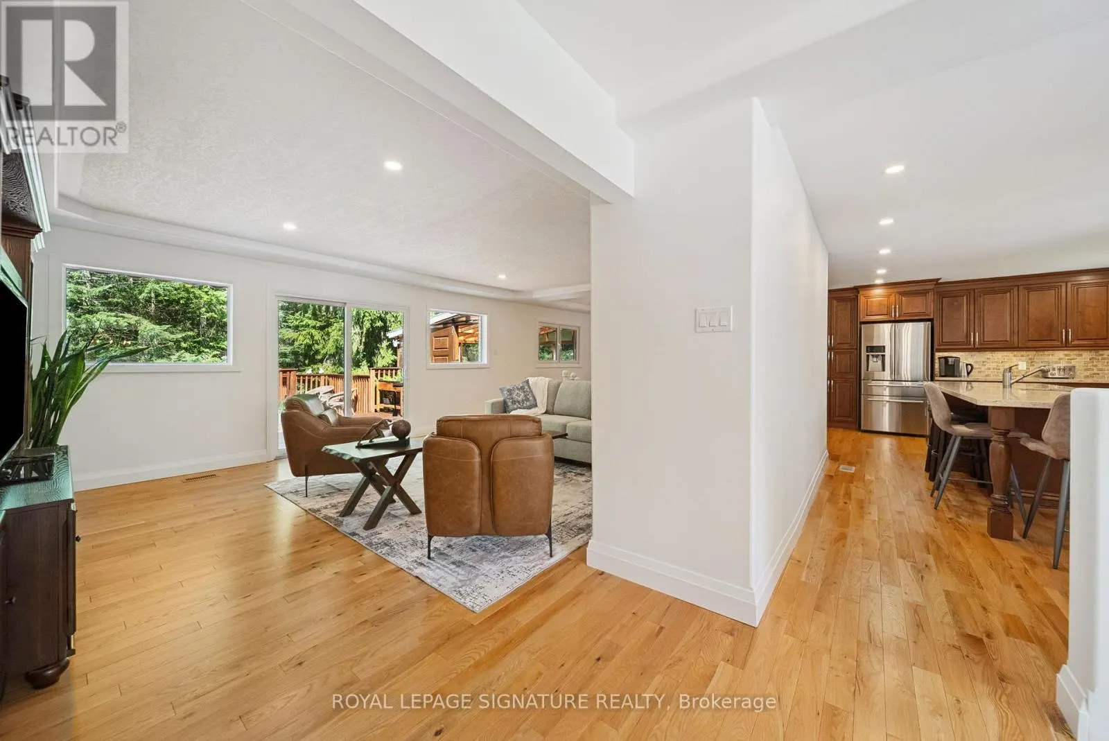 470 PARKVIEW COURT