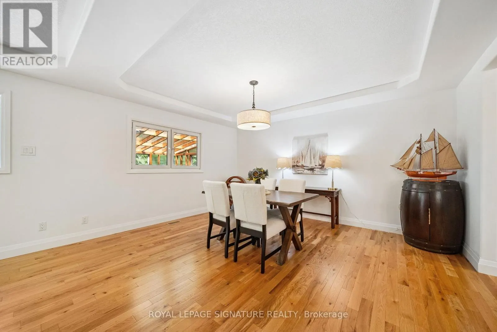 470 PARKVIEW COURT