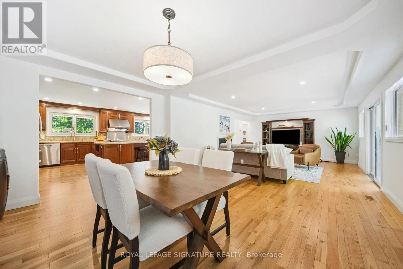 470 PARKVIEW COURT