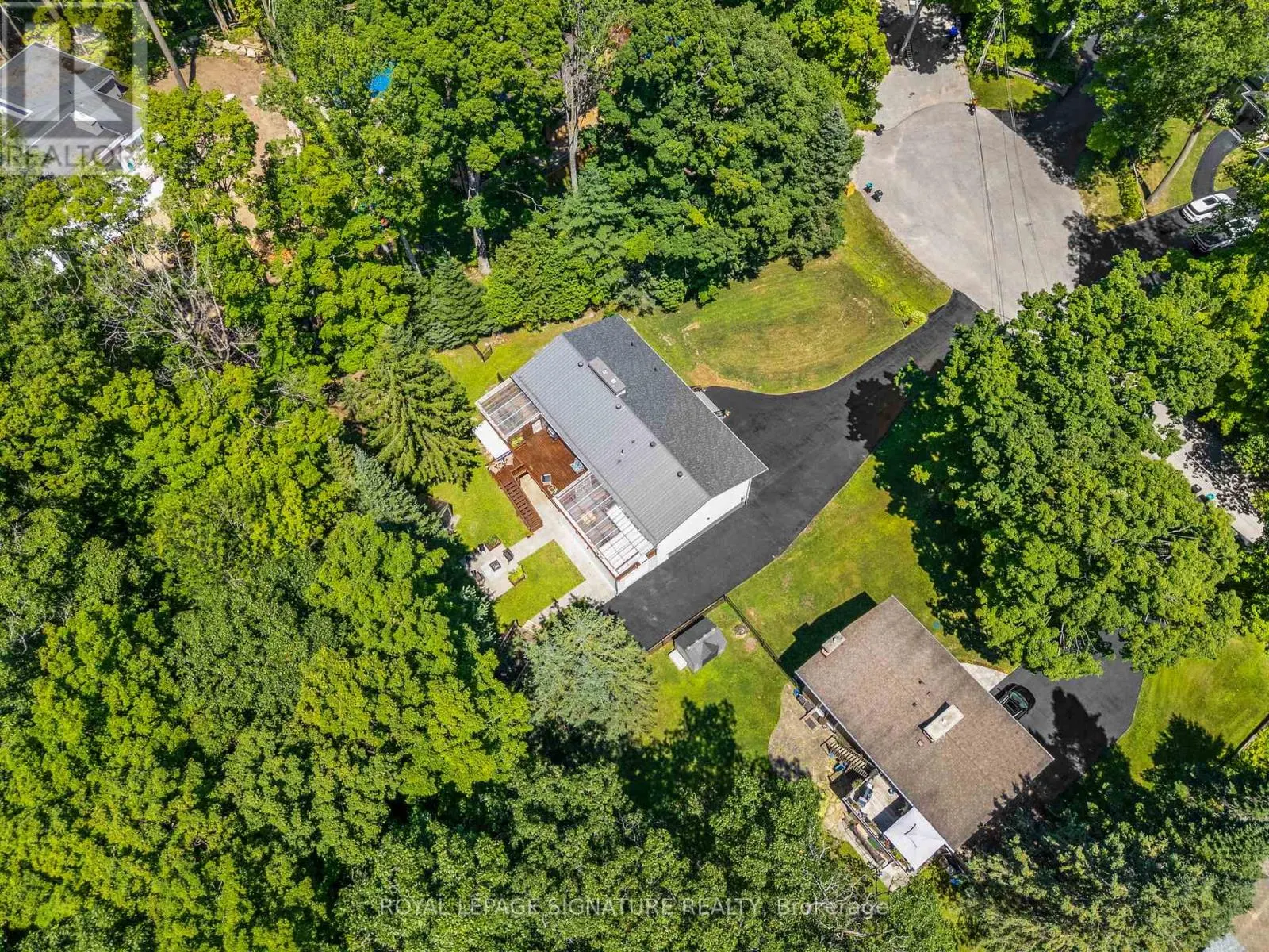470 PARKVIEW COURT