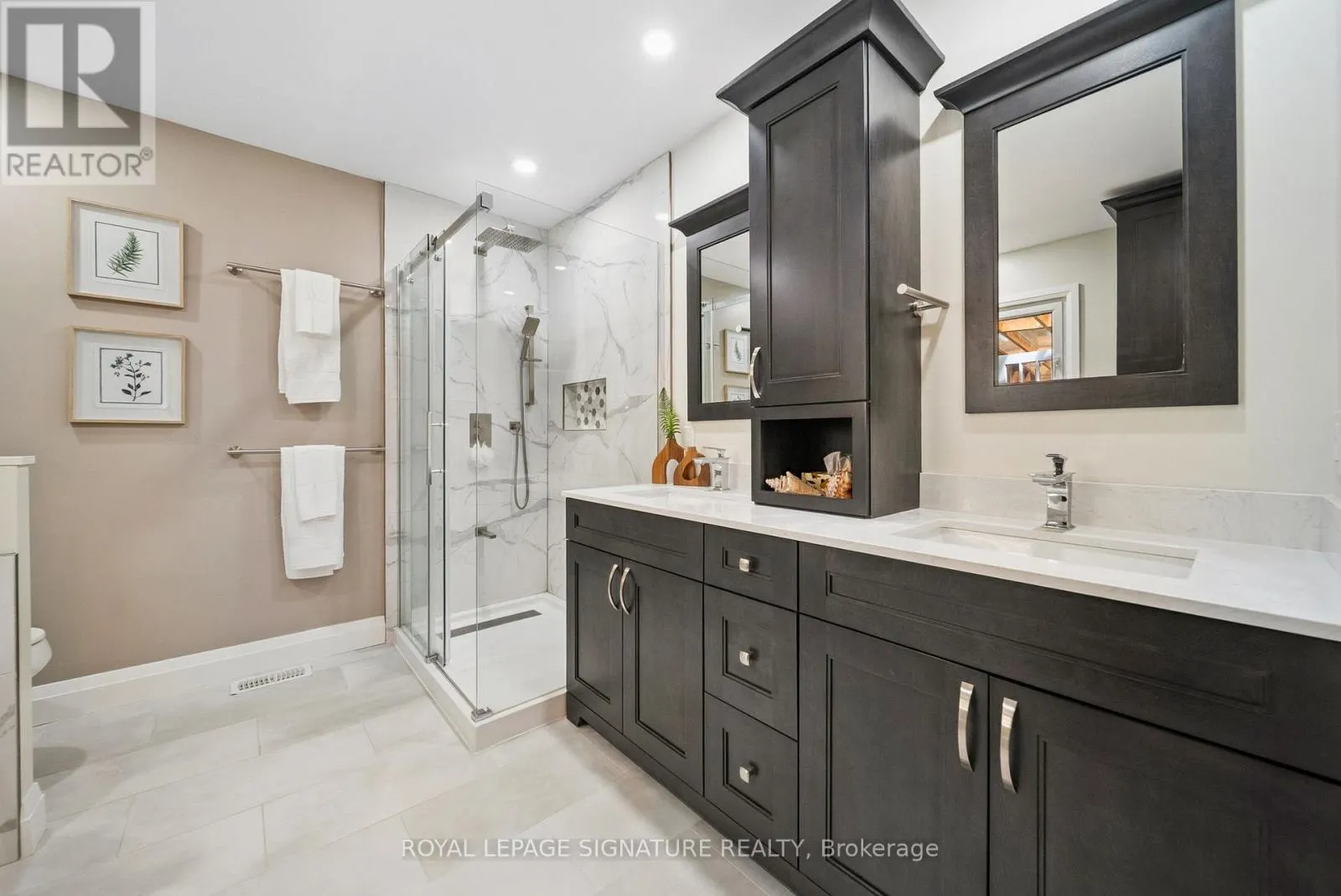 470 PARKVIEW COURT