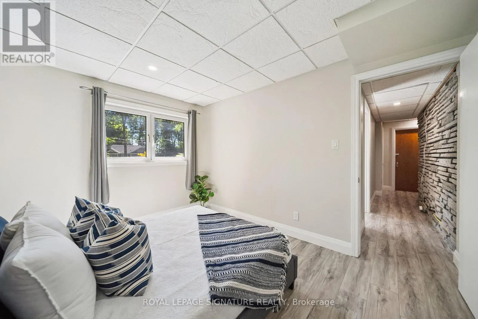 470 PARKVIEW COURT