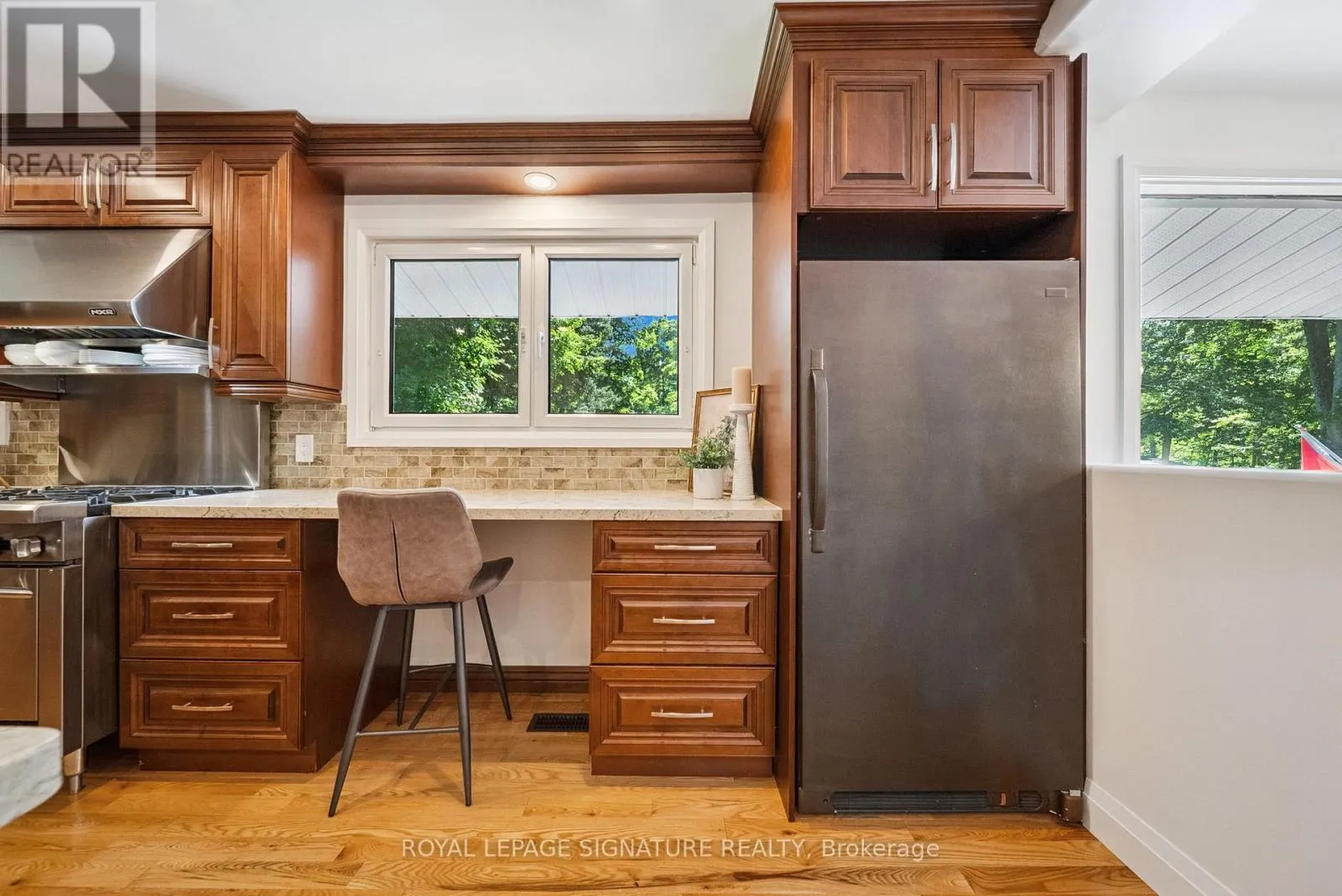 470 PARKVIEW COURT