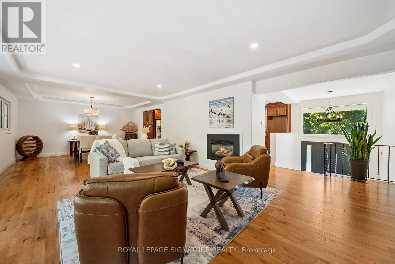 470 PARKVIEW COURT