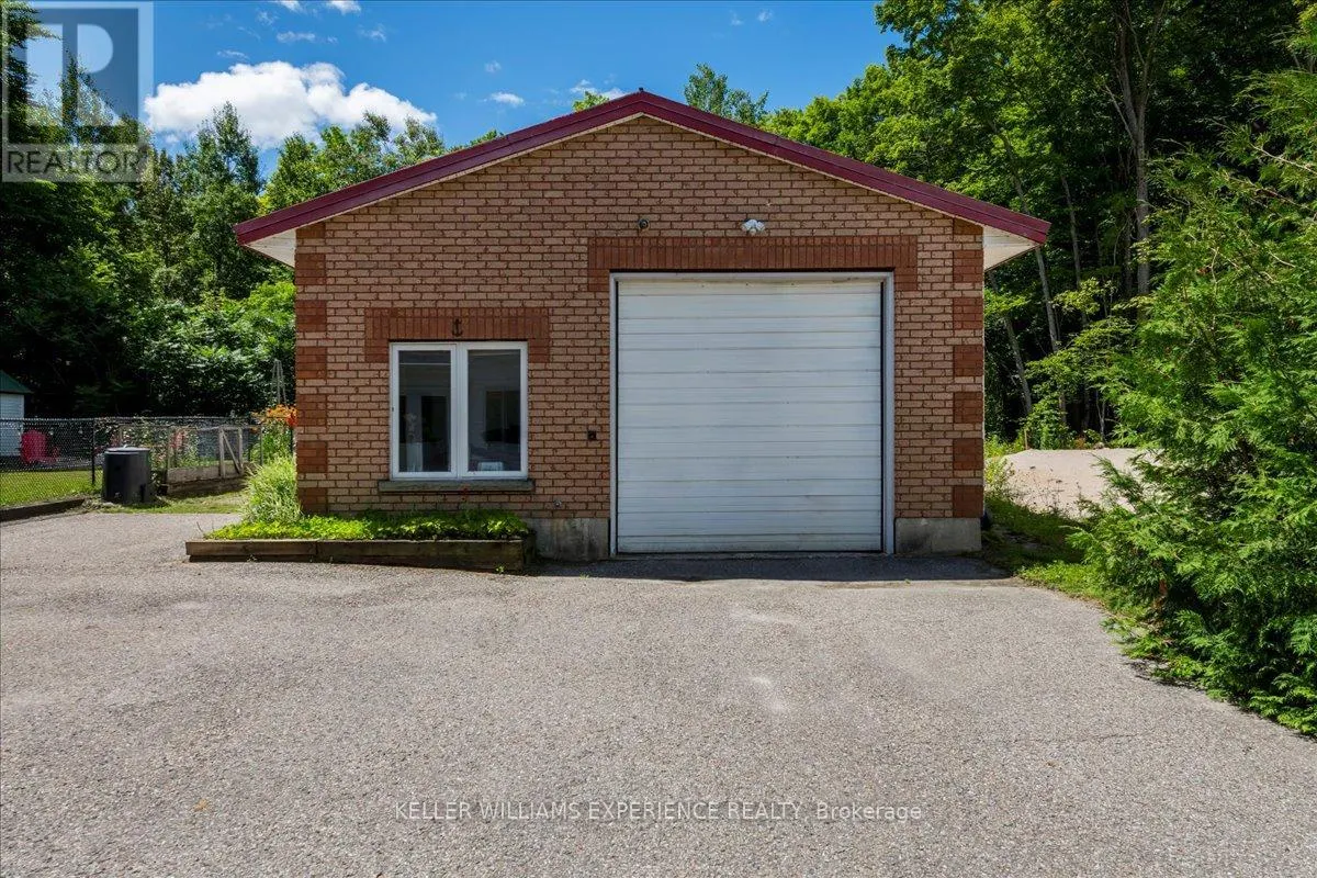 1512 CHAMPLAIN ROAD