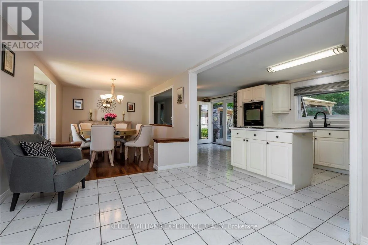 1512 CHAMPLAIN ROAD