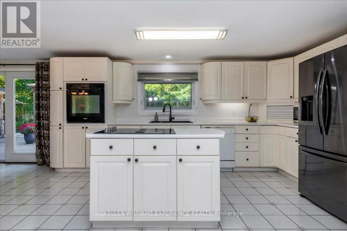 1512 CHAMPLAIN ROAD