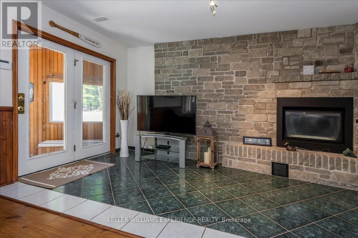 1512 CHAMPLAIN ROAD