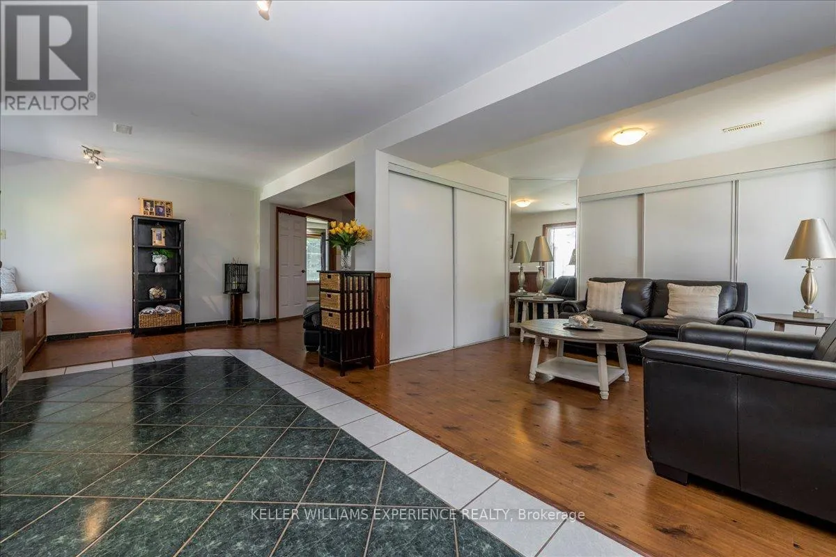 1512 CHAMPLAIN ROAD