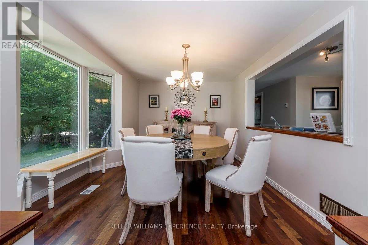 1512 CHAMPLAIN ROAD