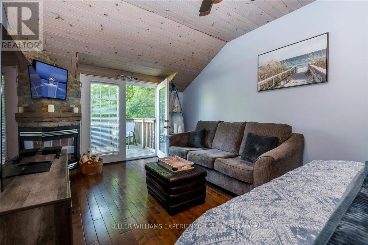 1512 CHAMPLAIN ROAD