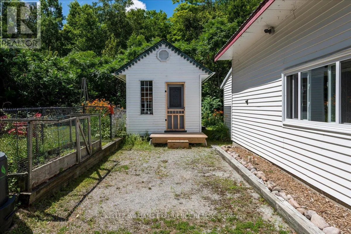 1512 CHAMPLAIN ROAD