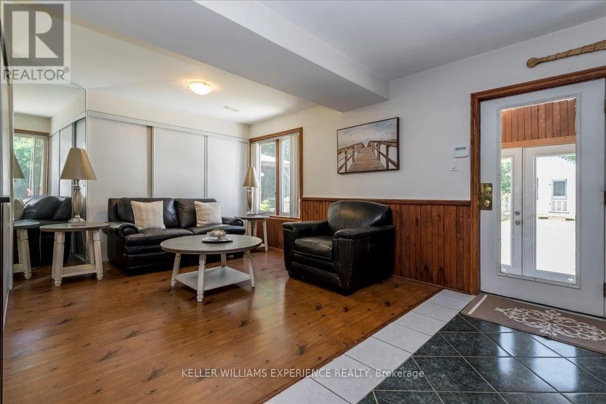 1512 CHAMPLAIN ROAD