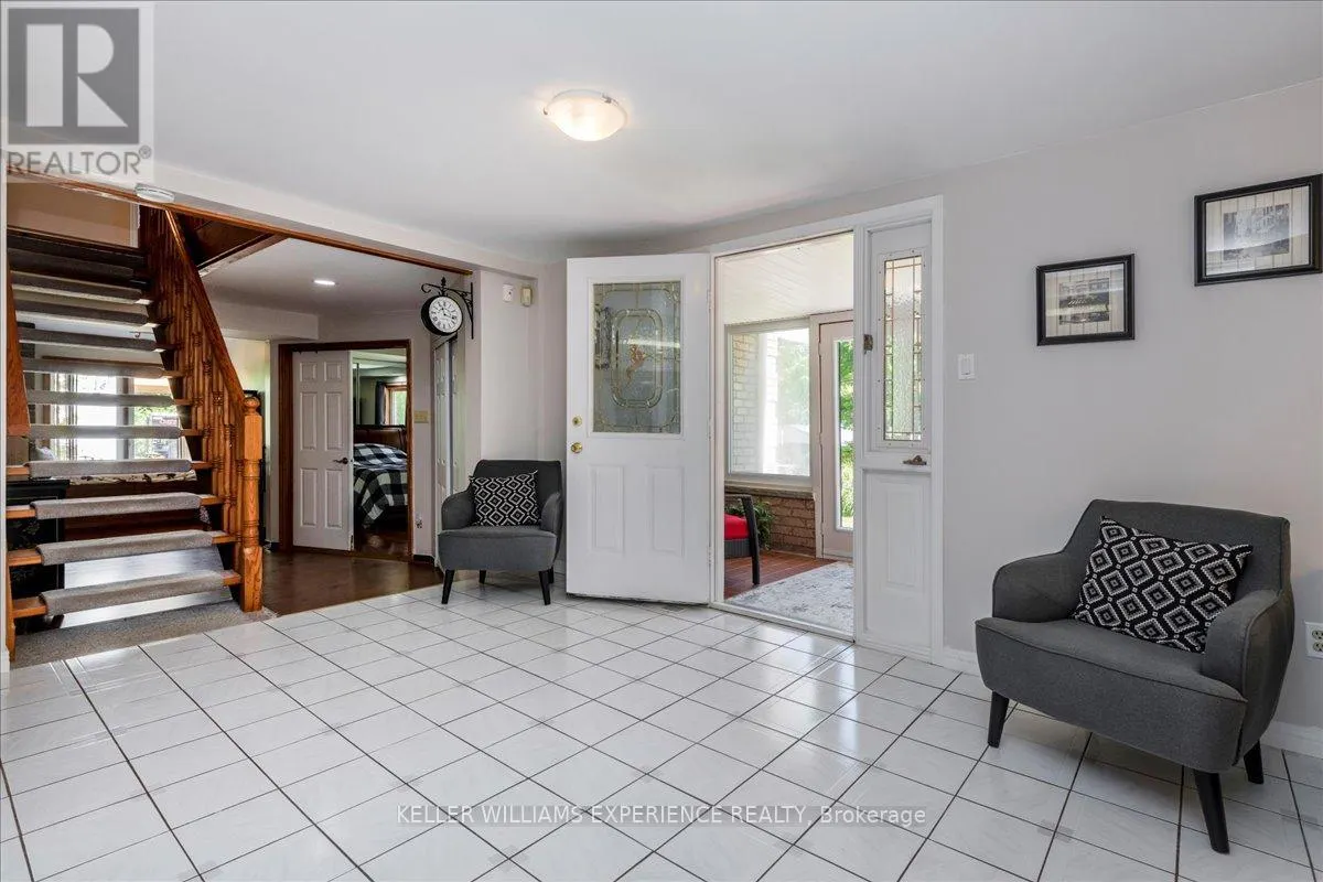 1512 CHAMPLAIN ROAD