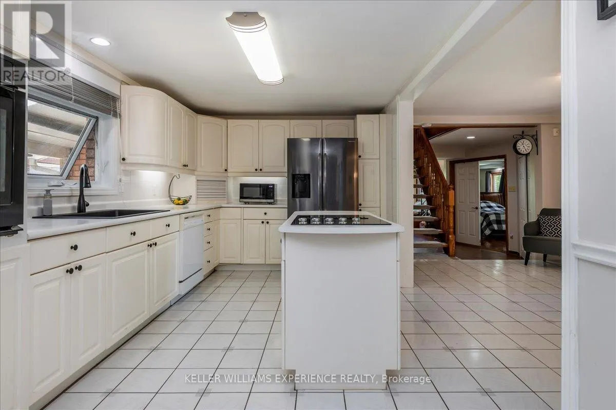1512 CHAMPLAIN ROAD