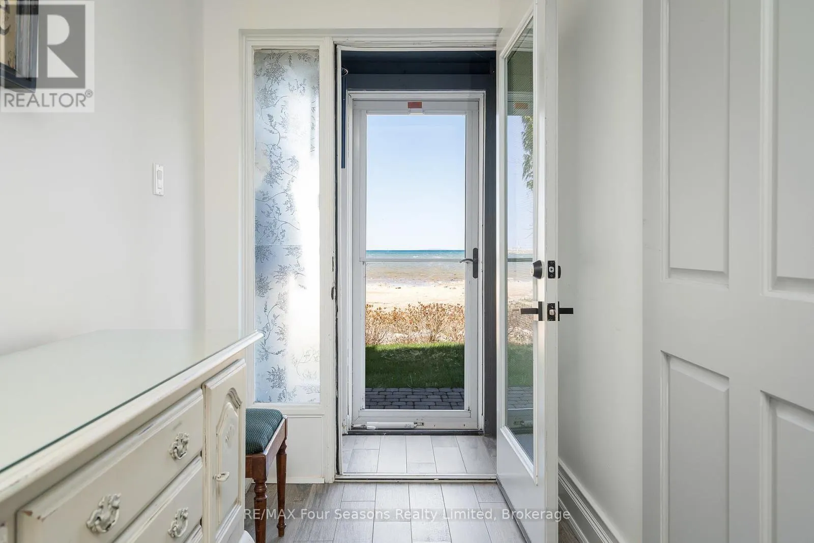 18 - 44 TROTT BOULEVARD, #18